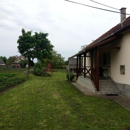 Tiszaladány Oeregakac Vendeghazヴィラ エクステリア 写真