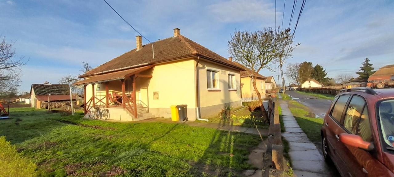 Tiszaladány Oeregakac Vendeghazヴィラ エクステリア 写真